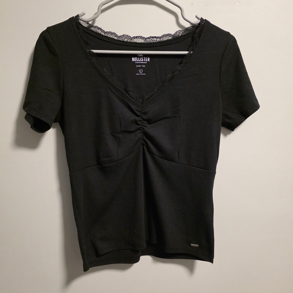 Hollister Women's Black Lace Trim Baby Tee